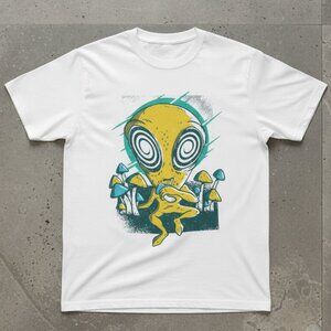 Psychedelic Alien Mushroom Graphic T-Shirt Trippy Retro Sci-Fi Tee